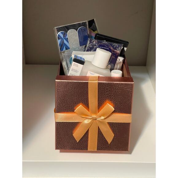 MYSTERY 10 Item Beauty Box NEW - Picture 6 of 9